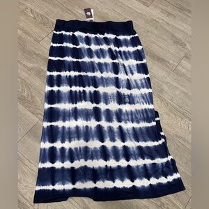 Gloria Vanderbilt navy
Blue white stretch waist tie dye jersey knit maxi skirt